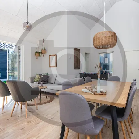 Ferienhaus 4 Bedroom Lovely In
